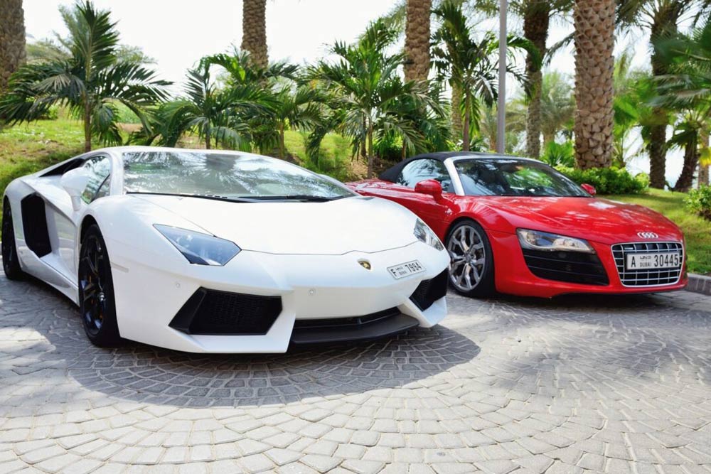  What Makes Luxury Car Rentals Ideal for Corporate Events?